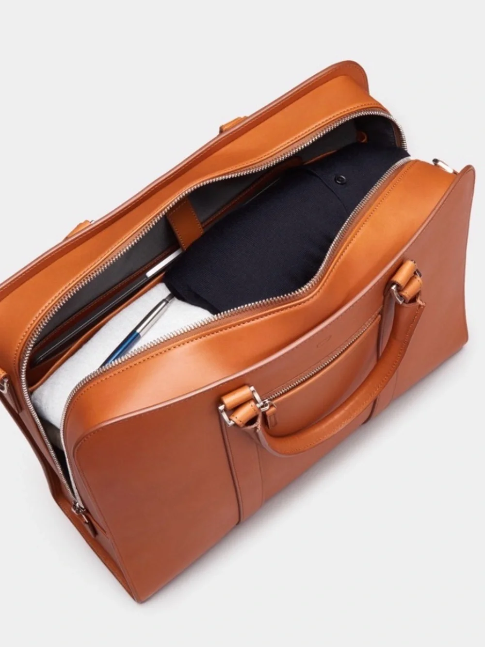 AUTHENTIC Carl Friedrik Overnight NEW WITH TAGS! Open Box- Cognac